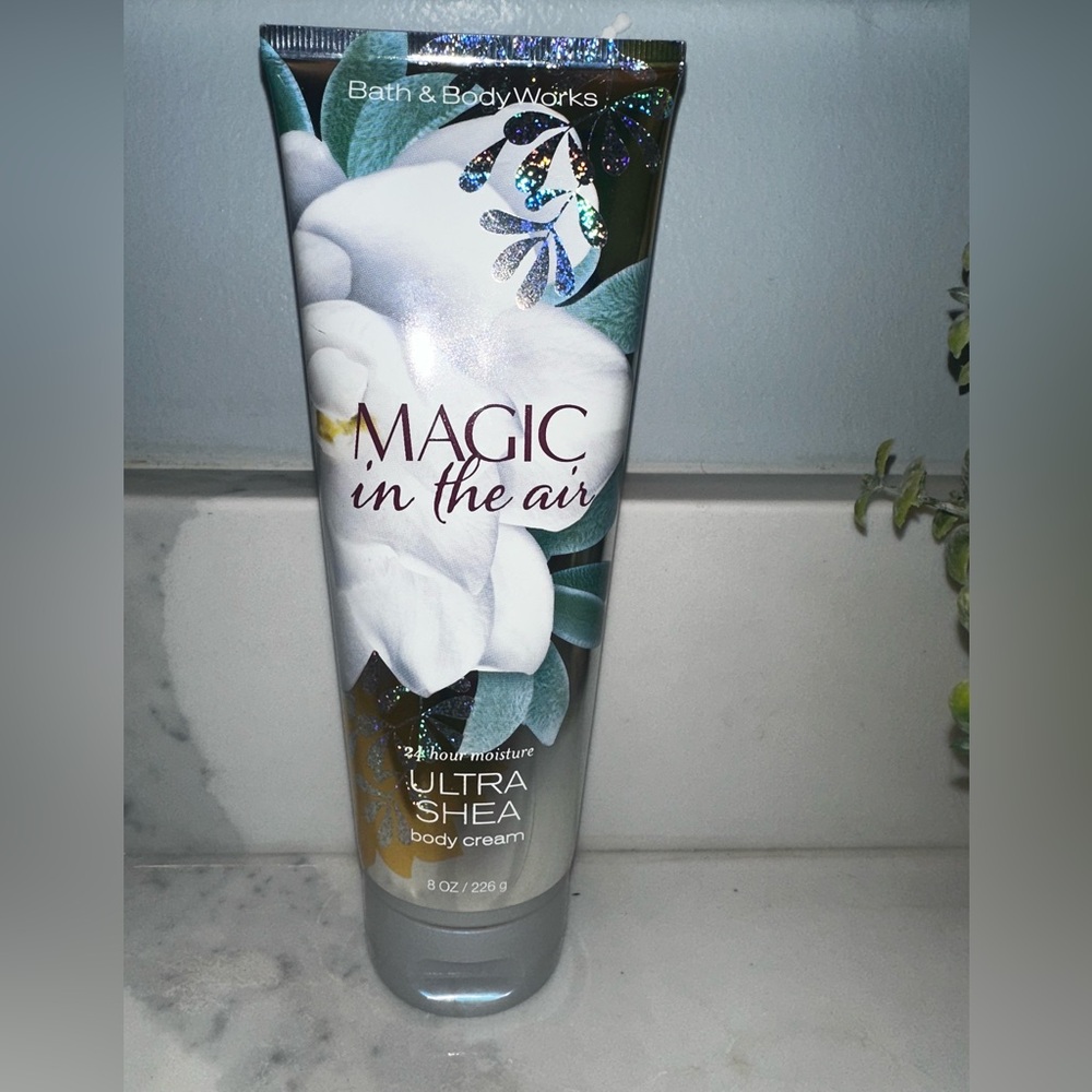 Bath & Body Works magic in the air 24 hour ultra shea body cream 8oz - Picture 2 of 9